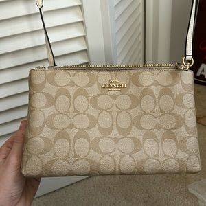 Lyla Signature Coach crossbody bag